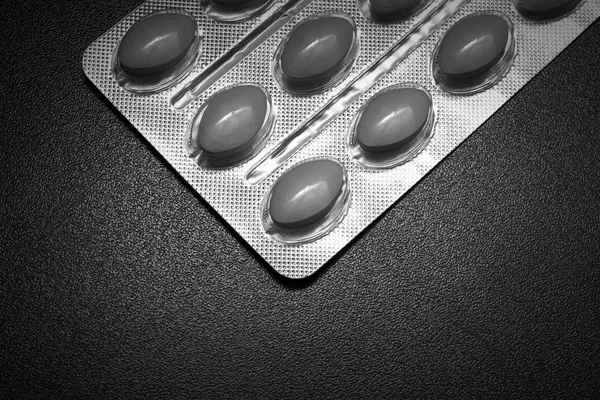 Blister paketleri kopya alanı ile tablet. Yakın çekim  