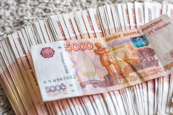 Beş bin alan bir kopyasıyla mezhepleri Rublesi binlerce  