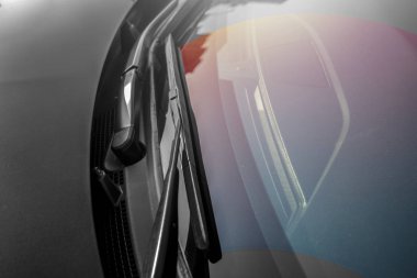 Fırçalar kopya alanı ile ön cam üzerinde. Temizleme Aracı, parlatma, nanocoatings kavramı  