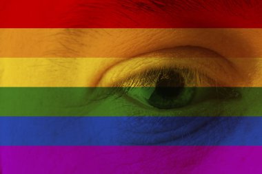 İnsan yüz ve göz Lgbt hareketinin bayrağı ile boyalı. Kopya alanı