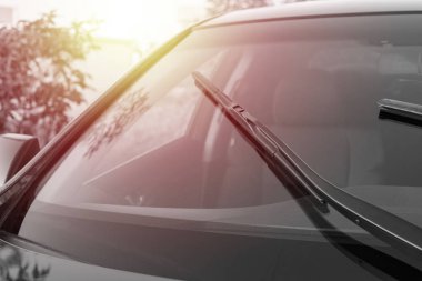 Fırçalar kopya alanı ile ön cam üzerinde. Temizleme Aracı, parlatma, nanocoatings kavramı 