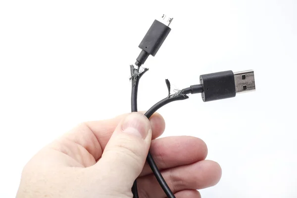 Dos Cable Usb Roto Mano Sobre Fondo Blanco — Foto de Stock