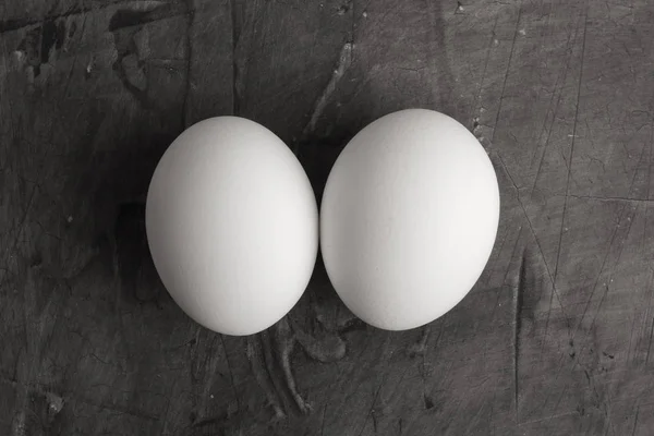 Dos Huevos Blancos Sobre Fondo Negro Copiar Espacio — Foto de Stock