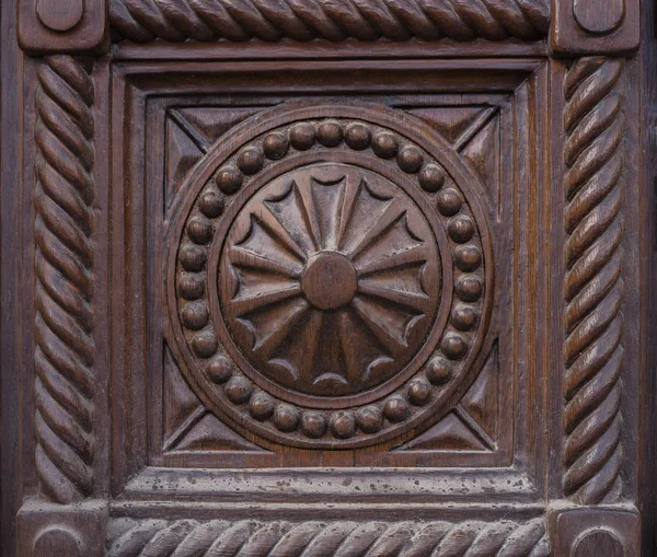 Detalhe Superfície Madeira Esculpida Uma Porta Velha Fundo Textura — Fotografia de Stock