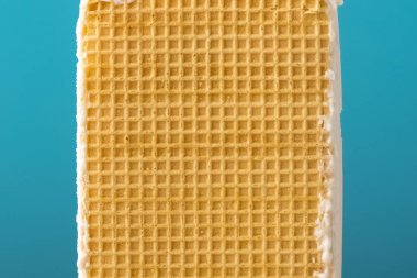 Dondurmalı waffle kopya alanı ile mavi bir arka plan üzerinde. Arka plan doku  