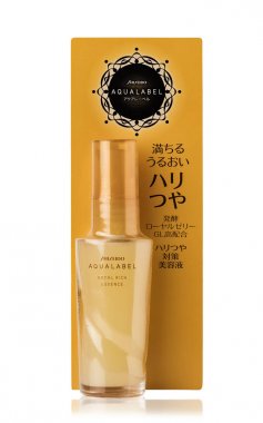 Novosibirsk, Rusya - 30 Mart 2019- Japon kozmetik, Shiseido aqualabel, kraliyet zenginözü