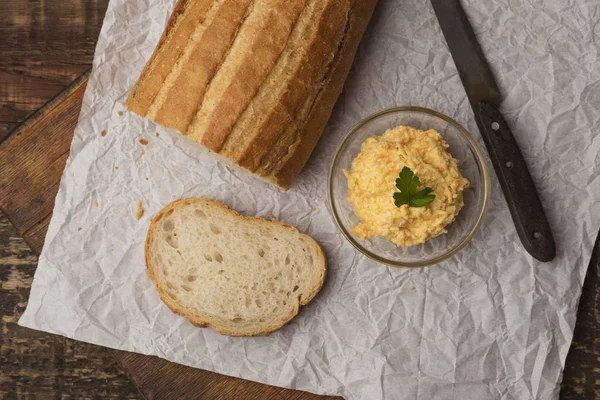 Cozinhar Saídas Sanduíches Com Queijo Ralado Pão Branco Vista Cima — Fotografia de Stock