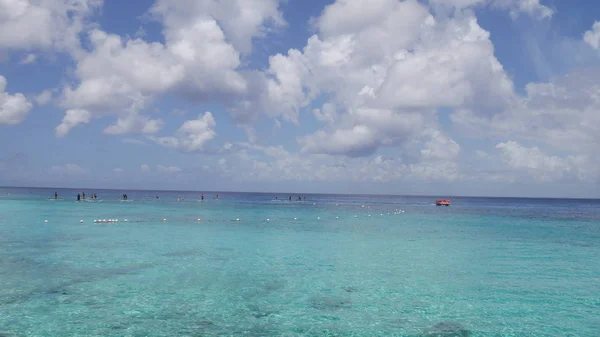 Mar Azul Con Cielos Despejados Nubes Blancas Cozumel México — Foto de Stock