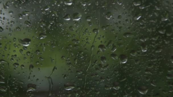 Fırtına Sırasında Hızlandırılmış Video Üstünde Belgili Tanımlık Pencere Yağmur Damlaları — Stok video