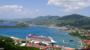 Charlotte Amalie, Aziz Thomas, Virgin Adaları, Eylül 2017, kıyı kenti demirlemiş gemilerindeki.