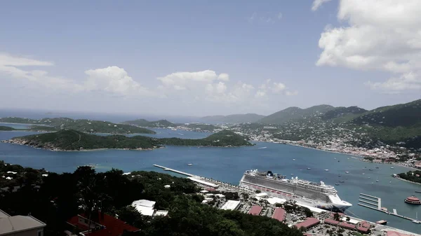 Charlotte Amalie, Aziz Thomas, Virgin Adaları, Eylül 2017, kıyı kenti demirlemiş gemilerindeki.