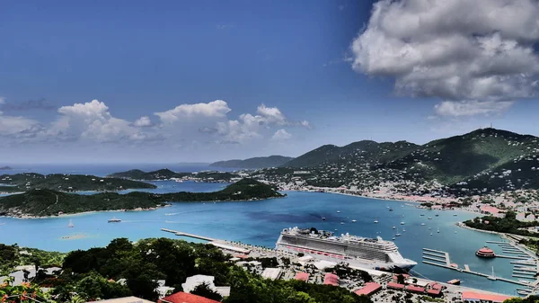 Charlotte Amalie, Aziz Thomas, Virgin Adaları, Eylül 2017, kıyı kenti demirlemiş gemilerindeki.