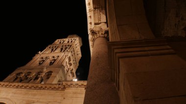 Diocletianus Sarayı gece, Split, Hırvatistan - Diocletian Sarayı eski saray İmparator Diocletian tarihi merkezi Split, Hırvatistan için inşa var. En sevilen seyahat çekim Hırvatistan ziyaret insanlar için olduğunu.