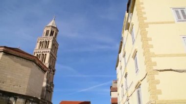 Bir sürü insan, Split, Hırvatistan 20 Ekim 2017 peristil