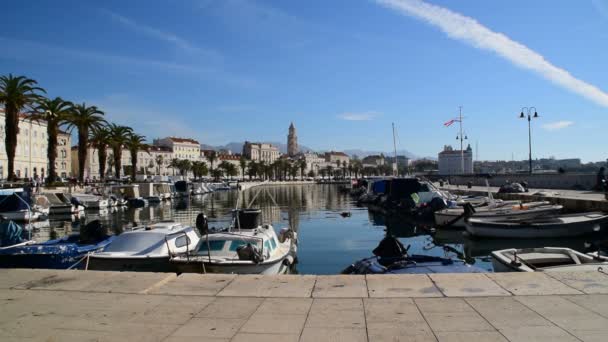 Utsikt Över Vattnet Vid Medelhavet Landskap Gamla Romerska Staden Split — Stockvideo