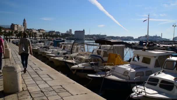 Mensen Lopen Door Jachthaven Split Croatia Oktober 2017 — Stockvideo