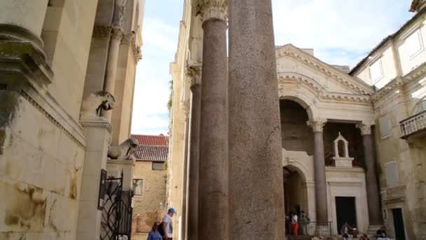Tourists Sightseeing Diocletian Palace Cathedral Saint Domnius Bell Tower Split — Stock Video