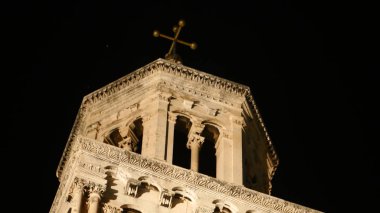 Saint Domnius ile çan kulesi içinde Split Katedrali'nde gece, Hırvatistan