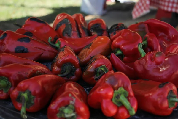 Izgarada pişirme kırmızı tatlı biber