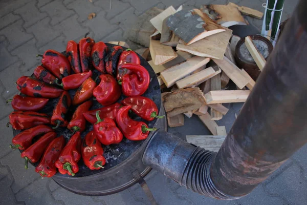 Red Sweet Pepper Retro Cooker Wood — Stock Photo, Image