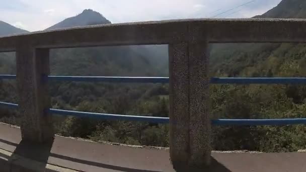 Most Djurdjevica Tara Betonový Obloukový Most Přes Řeku Tara Severní — Stock video