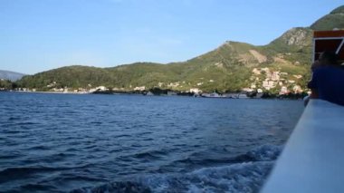 Feribot hattı Lepetane - Kamenari etkinlik 15 Ağustos 2018 Körfezi Kotor, Karadağ