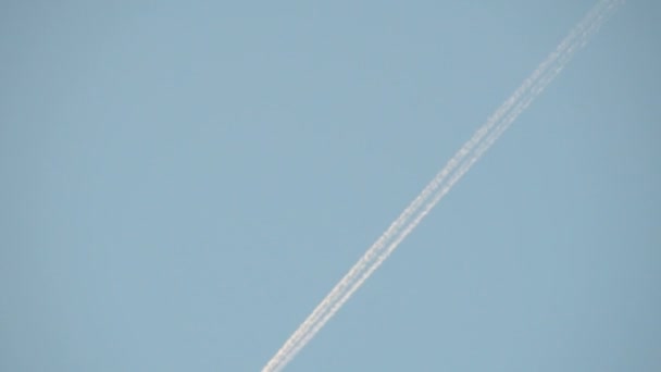 Düsenflugzeug Blauen Himmel — Stockvideo