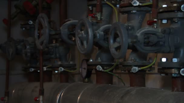 供热系统的管道和水龙头阀 — 图库视频影像