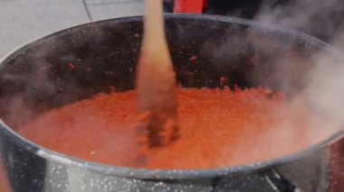 kırmızı biber ve domates - ajvar denilen bir yemek pişirme