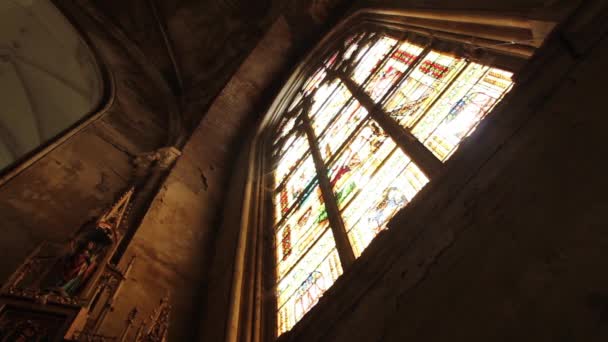 Υαλογράφημα Παράθυρο Στην Παλιά Εκκλησία — Αρχείο Βίντεο