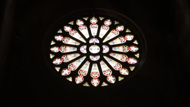 古い教会のステンド グラスの窓 — ストック動画