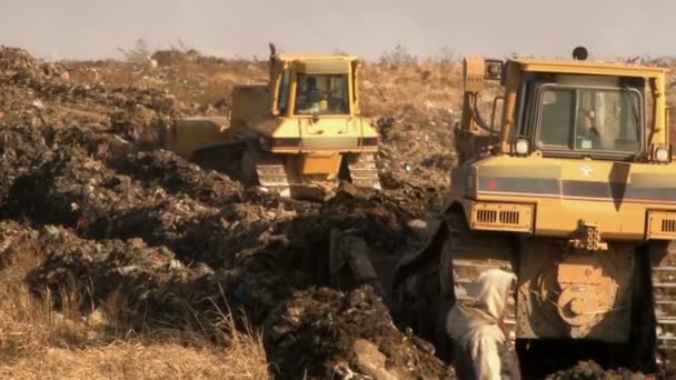 在垃圾垃圾场工作的叉车 伊伏丁 塞尔维亚2018年10月5日 — 图库视频影像