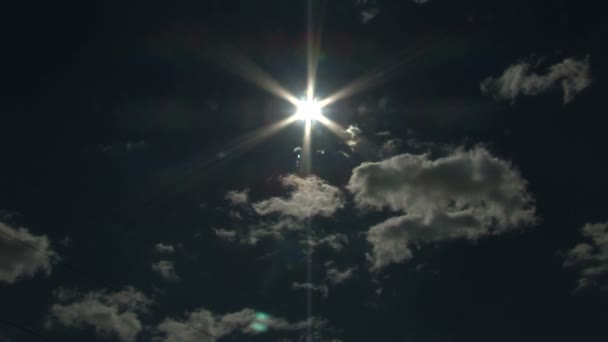 Lapso Tiempo Cielo Azul Nubes Movimiento Sol — Vídeo de stock