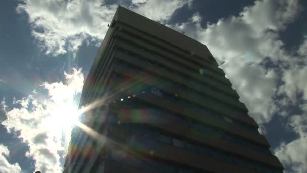 企业大厦与多云的天空 — 图库视频影像
