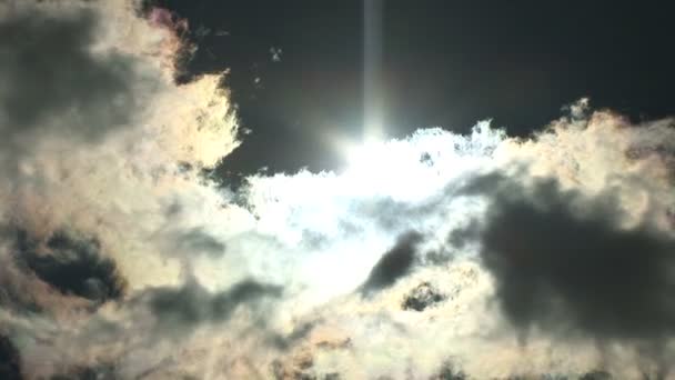 Cielo Azul Nubes Movimiento Sol — Vídeo de stock