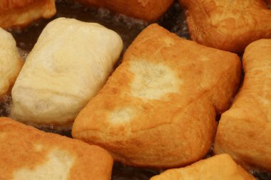 Sıcak yağda çörek pişirme