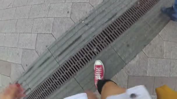 Women Benen Lopen Een Menigte Bekijk Van Bovenaf — Stockvideo