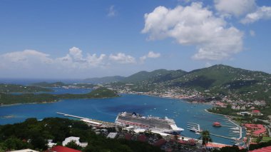 Yolcu gemilerindeki demirli Charlotte Amalie - Aziz Thomas, Virgin Adaları