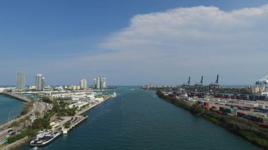 Hükümet Cut kanalına - Miami Beach, Florida Atlantik Okyanusu girin