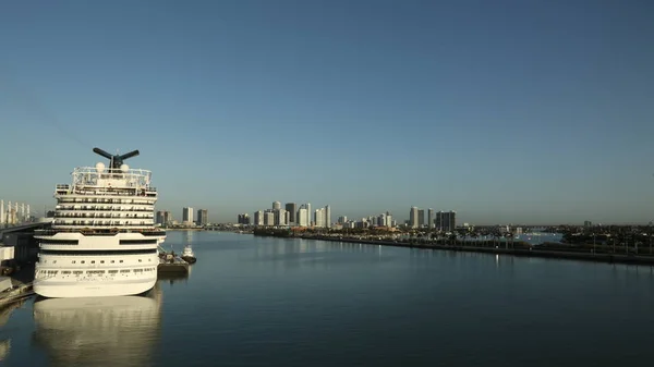 Kreuzfahrtschiff Hafen Von Miami Einem Der Größten Passagierhäfen Der Usa — Stockfoto