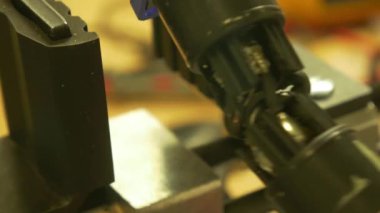 Yakın çekim - teller lehim elektronik mühendisi - hızlandırılmış video