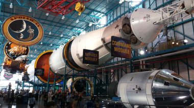 Kennedy Uzay Merkezi, Florida, ABD - seyir Satürn 5 roketi - 6 Kasım 2018 ziyaretçi