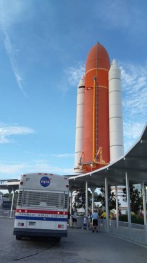 Uzay mekiği katı roket güçlendiriciler ve ekranda Kennedy Uzay Merkezi - Florida, ABD 6 Kasım 2018 dış Tank