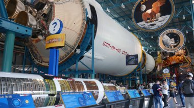  Apollo Saturn V sahne 1 roket ve motorları Kennedy Uzay Merkezi - 6 Kasım 2018