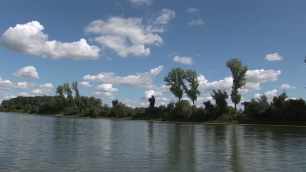 Pohled Lodi Při Plavbě Proudu Řeky Řeka Tisa — Stock video