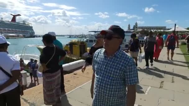 Люди Йдуть Узбережжі Гамільтона Бермудські Острови Червня 2017 — стокове відео