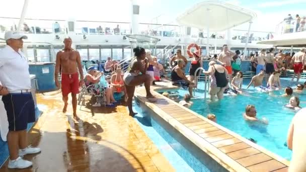 Fiesta Piscina Crucero Mujeres Afroamericanas Bailando Traje Baño Hamilton Bermudas — Vídeos de Stock