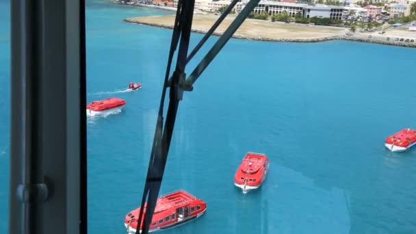 红色救生艇航行 从游轮视图 托尔托拉 英属维尔京群岛 — 图库视频影像