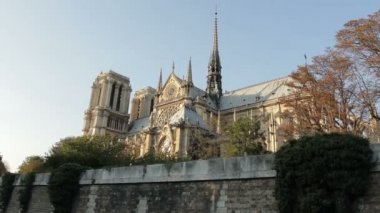 2 in 1 Ekim 2010, Paris, Fransa - Notre Dame Katedrali'ne bak