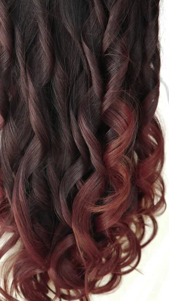 クローズアップ 長く健康な赤い色の髪 — ストック写真